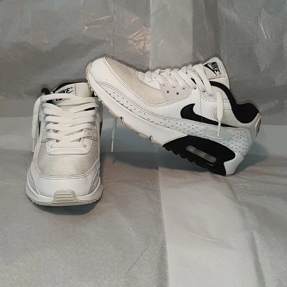 Nike Air Max 90 Retro Sneakers, 7Y = Women 8.5 = Men 7 - Picture 7 of 11